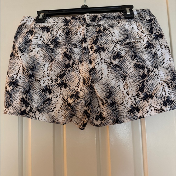 WHBM SHORTS - Picture 2 of 3
